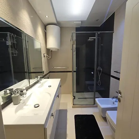 Xclusive Skanderbeg Square Apartment *